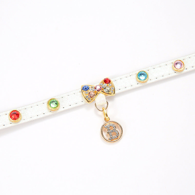 Collier Luxe pour Chat – Strass Multicolores, Nœud Cristal & Médaillon Doré