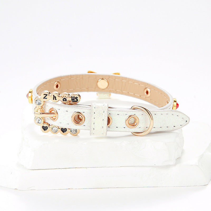 Collier Luxe pour Chat – Strass Multicolores, Nœud Cristal & Médaillon Doré